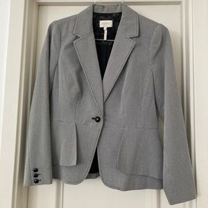 Blazer with beautiful detailing!